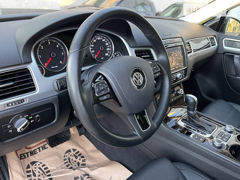 Позашляховик / Кросовер Volkswagen Touareg 2014 в Луцьку