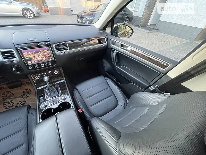 Позашляховик / Кросовер Volkswagen Touareg 2014 в Луцьку