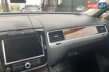 Внедорожник / Кроссовер Volkswagen Touareg 2012 в 