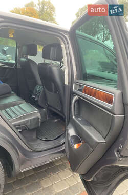 Внедорожник / Кроссовер Volkswagen Touareg 2012 в 