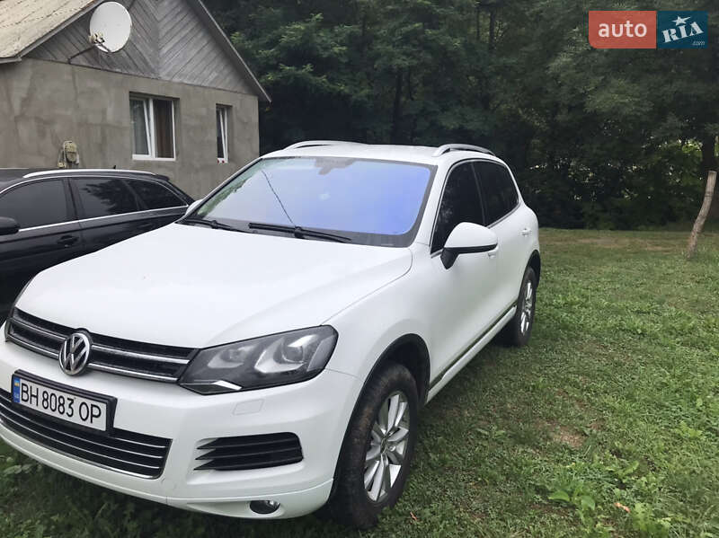 Позашляховик / Кросовер Volkswagen Touareg 2013 в Одесі