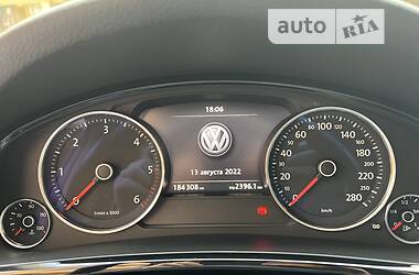 Позашляховик / Кросовер Volkswagen Touareg 2013 в 