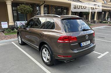 Позашляховик / Кросовер Volkswagen Touareg 2013 в 