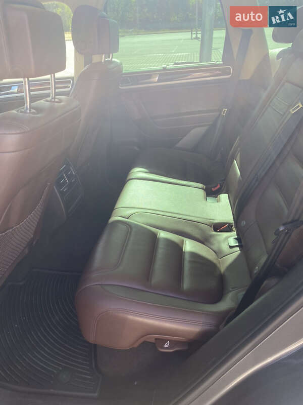 Внедорожник / Кроссовер Volkswagen Touareg 2012 в Киеве