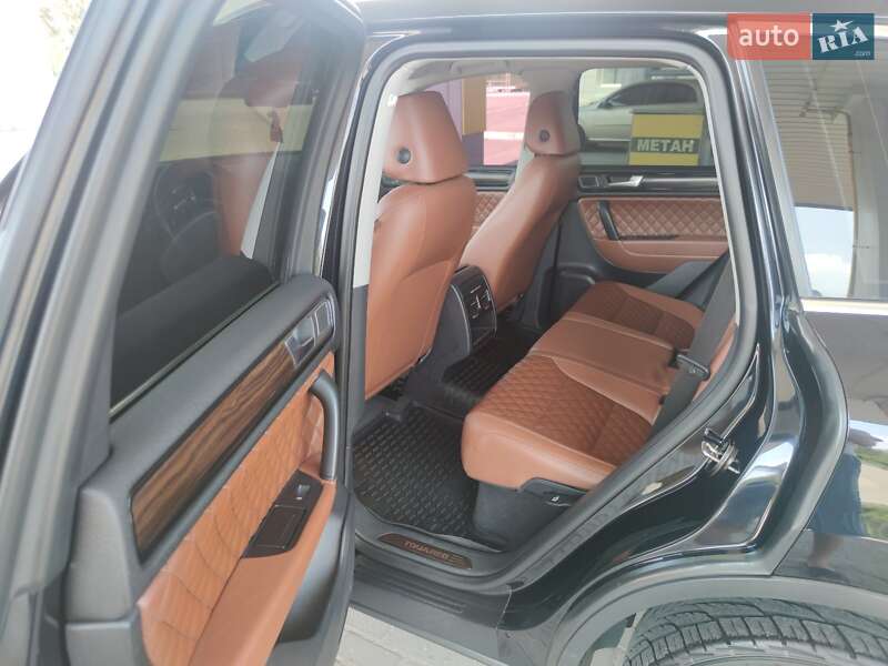 Позашляховик / Кросовер Volkswagen Touareg 2014 в Дніпрі