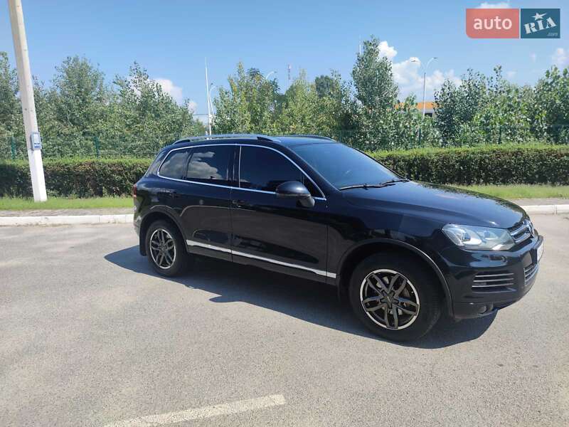 Позашляховик / Кросовер Volkswagen Touareg 2014 в Дніпрі