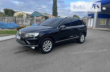 Внедорожник / Кроссовер Volkswagen Touareg 2016 в Лубнах