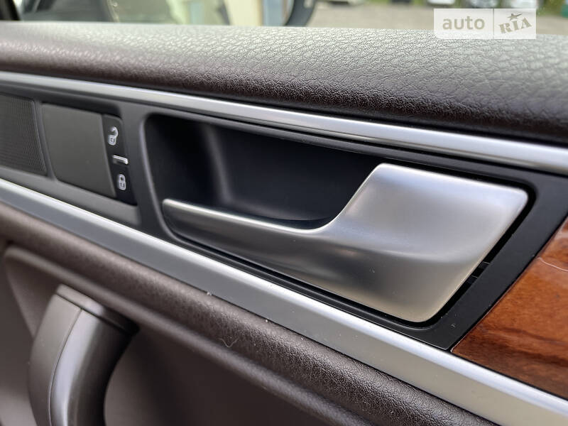 Внедорожник / Кроссовер Volkswagen Touareg 2010 в Бердичеве