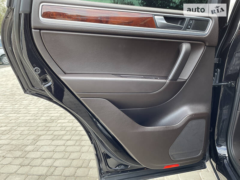 Внедорожник / Кроссовер Volkswagen Touareg 2010 в Бердичеве