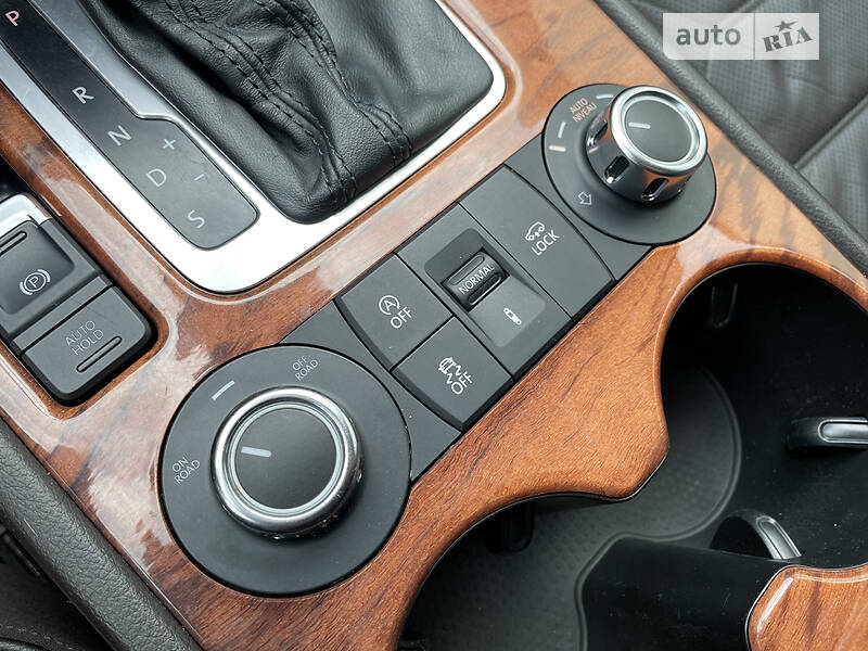 Внедорожник / Кроссовер Volkswagen Touareg 2010 в Бердичеве