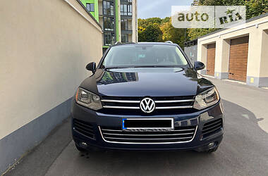 Внедорожник / Кроссовер Volkswagen Touareg 2012 в Виннице