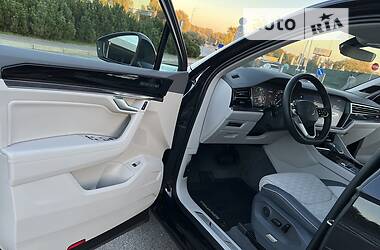 Внедорожник / Кроссовер Volkswagen Touareg 2020 в 