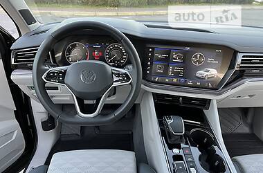 Внедорожник / Кроссовер Volkswagen Touareg 2020 в 
