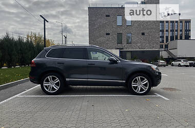 Внедорожник / Кроссовер Volkswagen Touareg 2012 в Киеве