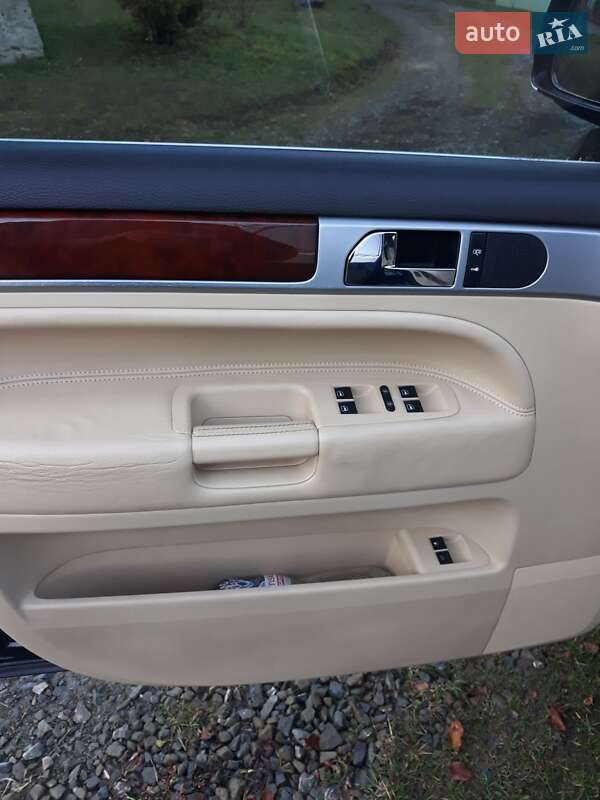 Позашляховик / Кросовер Volkswagen Touareg 2005 в Львові
