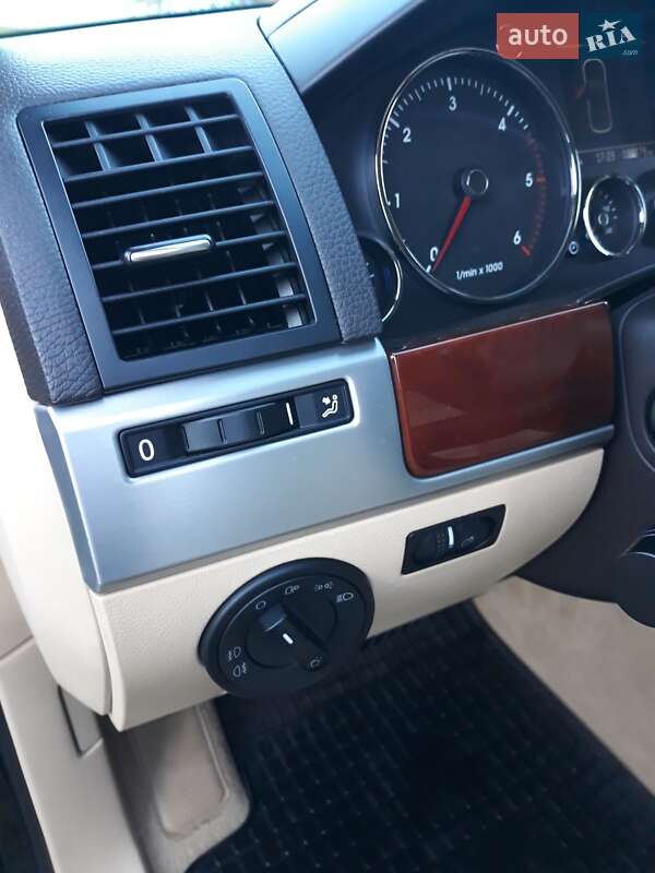 Позашляховик / Кросовер Volkswagen Touareg 2005 в Львові