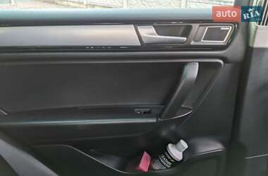 Позашляховик / Кросовер Volkswagen Touareg 2014 в 
