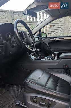 Позашляховик / Кросовер Volkswagen Touareg 2014 в 
