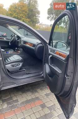 Внедорожник / Кроссовер Volkswagen Touareg 2012 в 