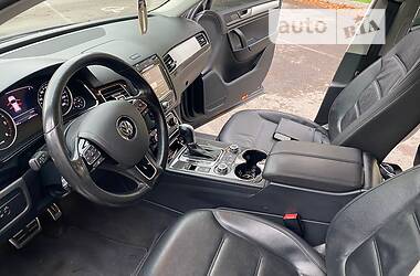 Внедорожник / Кроссовер Volkswagen Touareg 2014 в Ужгороде