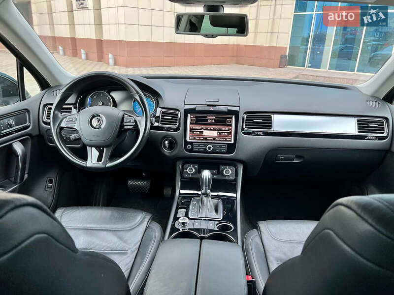 Внедорожник / Кроссовер Volkswagen Touareg 2014 в Харькове