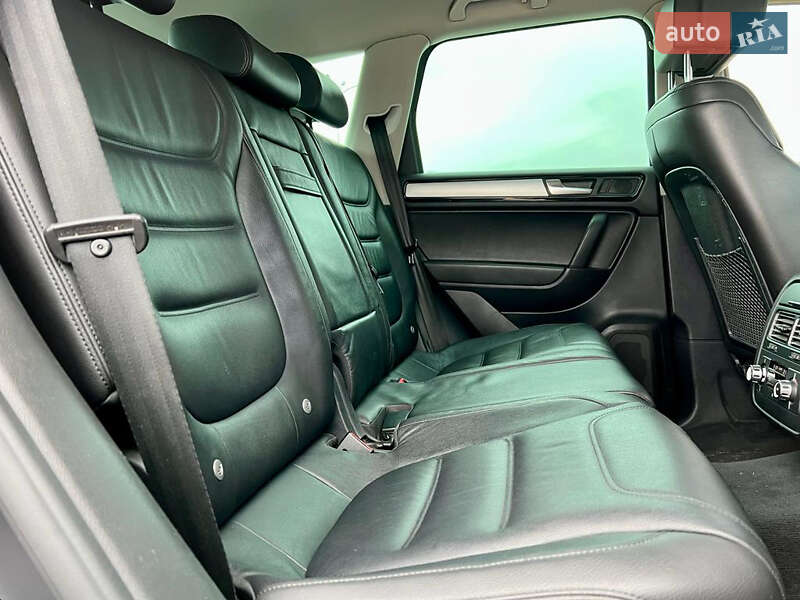 Внедорожник / Кроссовер Volkswagen Touareg 2014 в Харькове