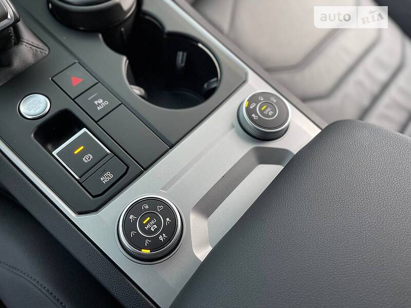 Внедорожник / Кроссовер Volkswagen Touareg 2021 в Киеве