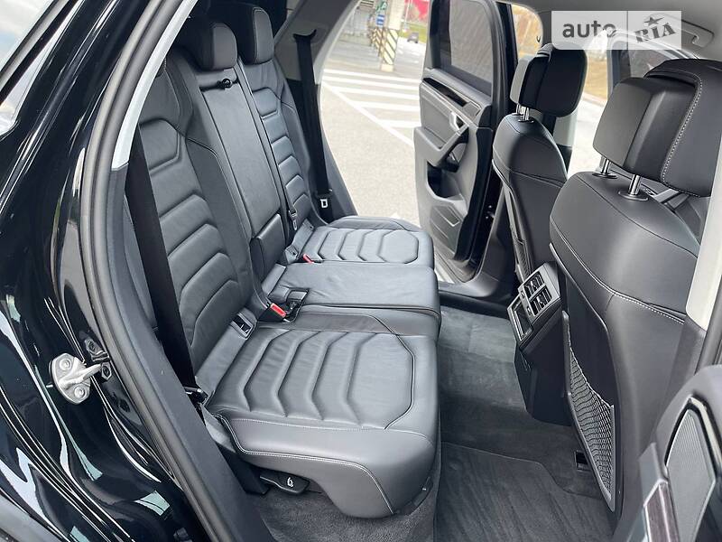 Внедорожник / Кроссовер Volkswagen Touareg 2021 в Киеве