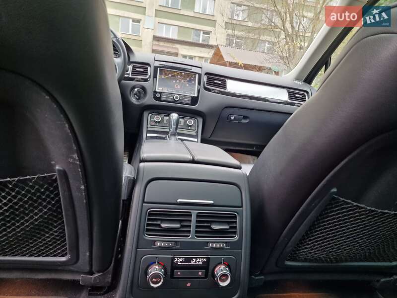 Позашляховик / Кросовер Volkswagen Touareg 2013 в Рівному
