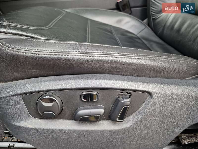 Позашляховик / Кросовер Volkswagen Touareg 2013 в Рівному