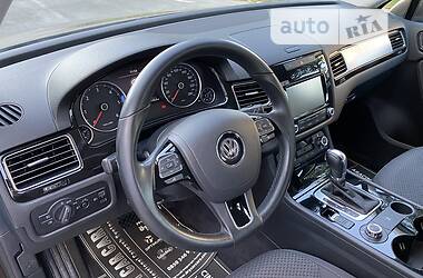 Внедорожник / Кроссовер Volkswagen Touareg 2012 в Киеве