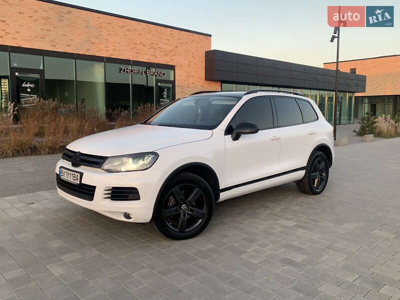Внедорожник / Кроссовер Volkswagen Touareg 2012 в Хмельницком