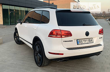 Внедорожник / Кроссовер Volkswagen Touareg 2012 в Хмельницком