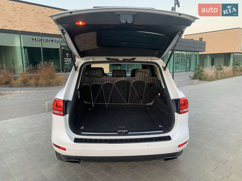 Внедорожник / Кроссовер Volkswagen Touareg 2012 в Хмельницком