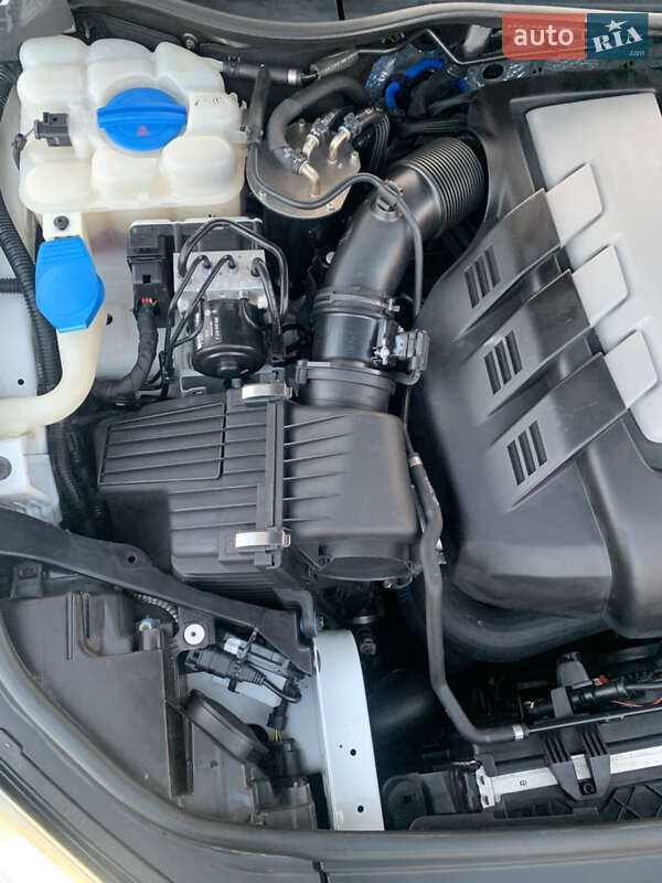 Внедорожник / Кроссовер Volkswagen Touareg 2012 в Хмельницком