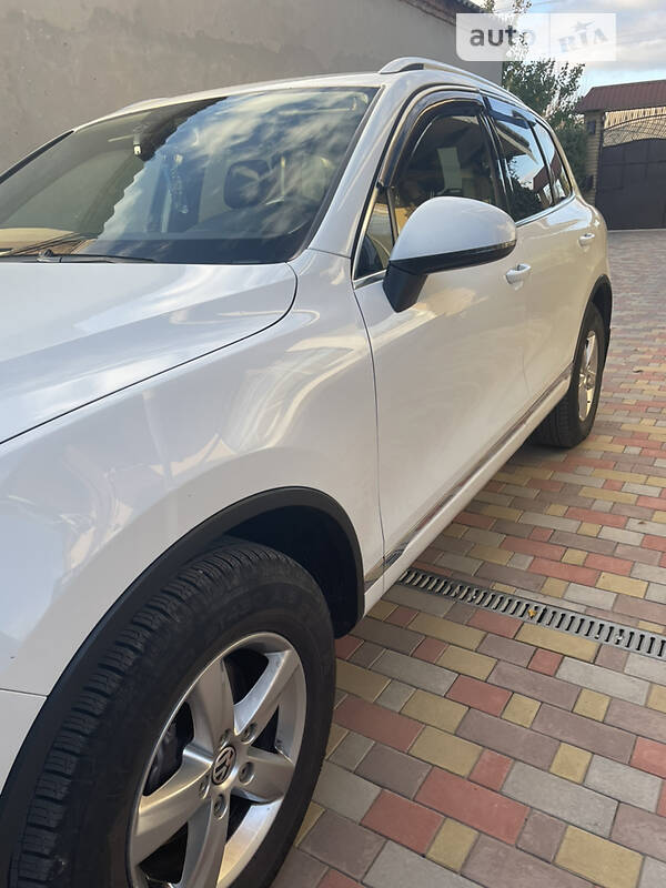 Позашляховик / Кросовер Volkswagen Touareg 2012 в Черкасах