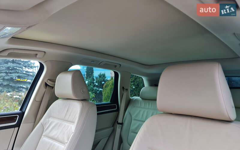 Внедорожник / Кроссовер Volkswagen Touareg 2015 в Львове