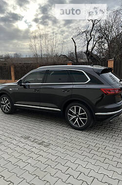 Внедорожник / Кроссовер Volkswagen Touareg 2021 в Киеве