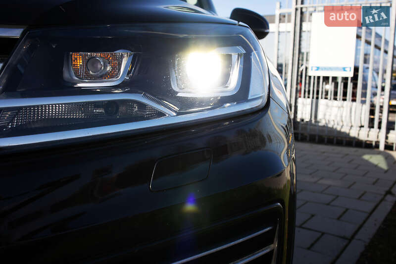 Внедорожник / Кроссовер Volkswagen Touareg 2018 в Киеве