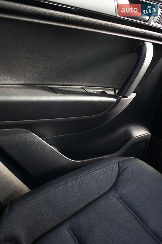 Внедорожник / Кроссовер Volkswagen Touareg 2018 в Киеве