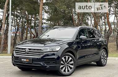 Позашляховик / Кросовер Volkswagen Touareg 2020 в Києві