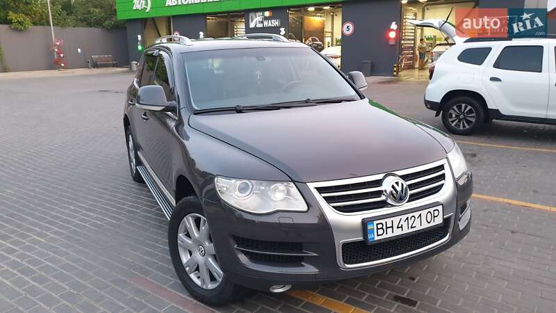 Внедорожник / Кроссовер Volkswagen Touareg 2010 в 