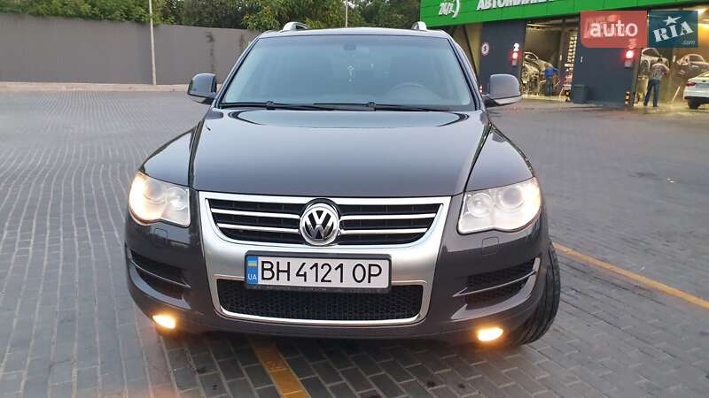 Внедорожник / Кроссовер Volkswagen Touareg 2010 в Хусте