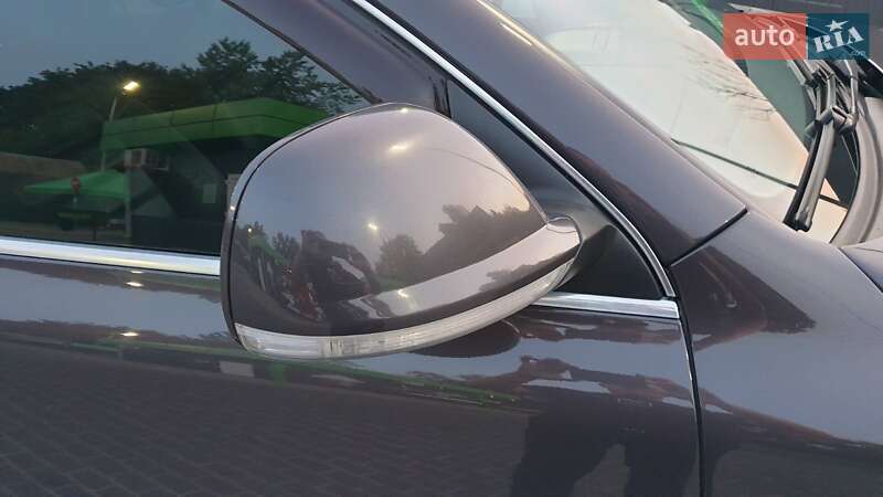 Внедорожник / Кроссовер Volkswagen Touareg 2010 в Хусте
