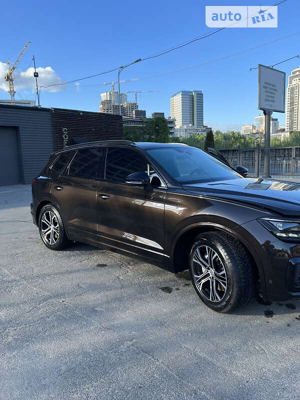Позашляховик / Кросовер Volkswagen Touareg 2021 в Софіївській Борщагівці
