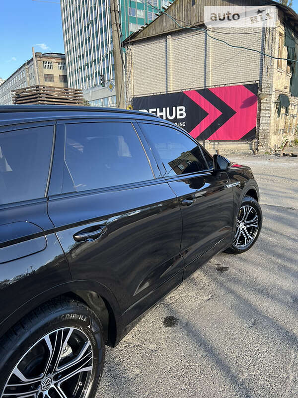 Позашляховик / Кросовер Volkswagen Touareg 2021 в Софіївській Борщагівці