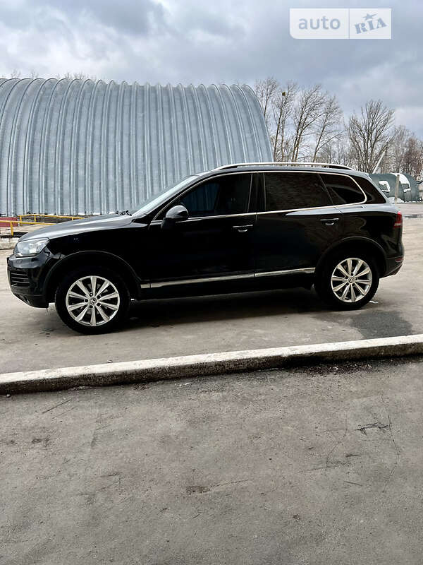 Позашляховик / Кросовер Volkswagen Touareg 2013 в Хмельницькому