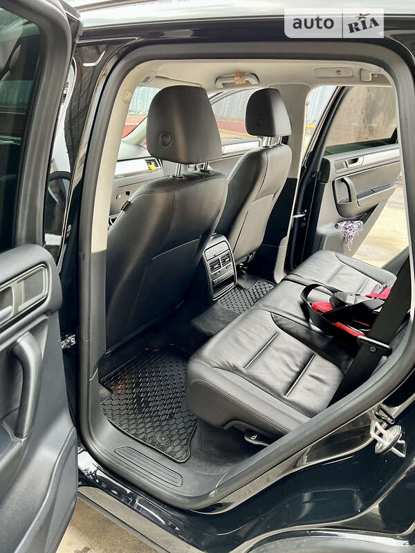 Позашляховик / Кросовер Volkswagen Touareg 2013 в Хмельницькому