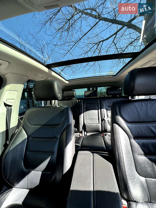 Внедорожник / Кроссовер Volkswagen Touareg 2013 в Днепре