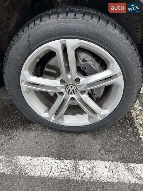 Внедорожник / Кроссовер Volkswagen Touareg 2015 в Киеве фото 12 Внедорожник / Кроссовер Volkswagen Touareg 2015 в Киеве